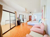 Premier Sea View thumbnail 2
