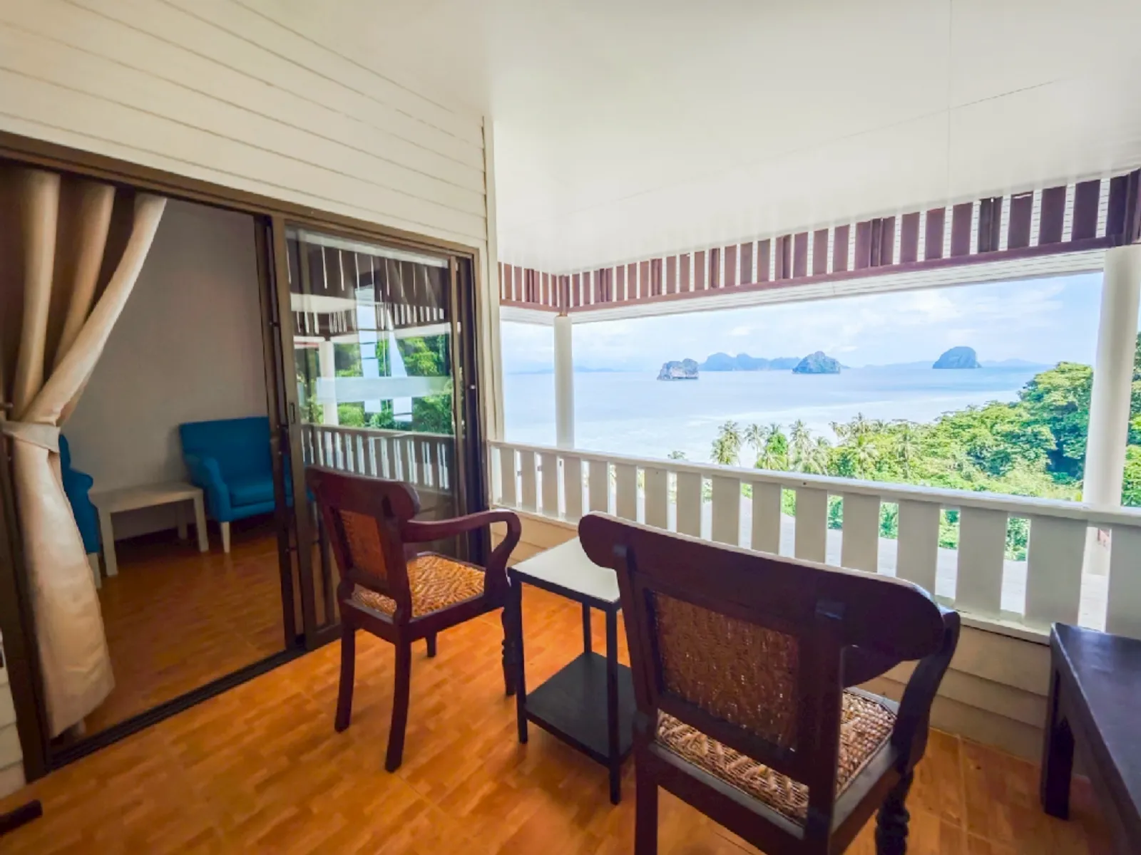 Deluxe Sea View view 3